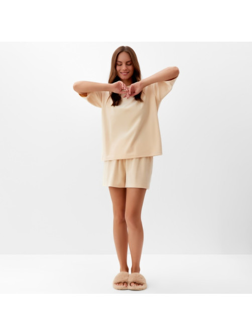 Пижама женская (футболка, шорты) KAFTAN Plushy, размер 52-54, молочная
