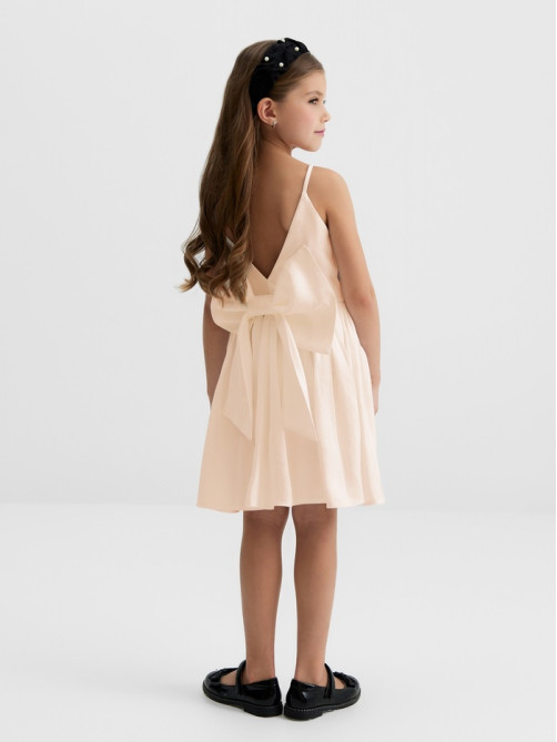 Платье нарядное для девочки MINAKU: Party Dress с бантом, цвет молочный, рост 110-116 см
