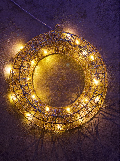 Светодиодная фигура «Венок», 30×30×5 см, 20 LED, от батареек ААх2, свечение тёплое белое