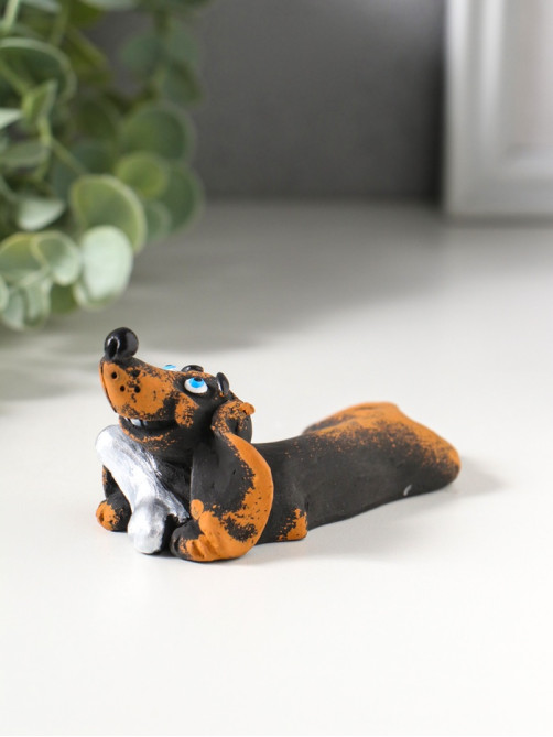 Фигурка «Такса с костью», 4.6×4.5×10.6 см
