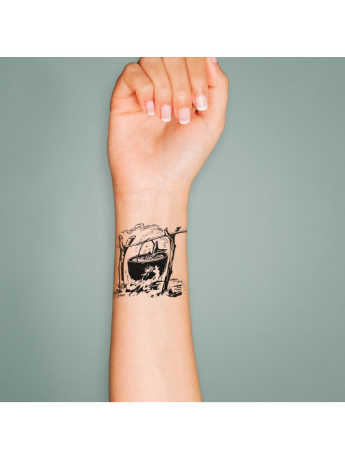 Переводная тату на тело чёрная «Котелок на костре», 6×6 см