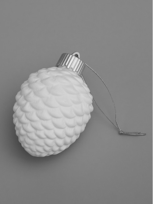 Ёлочный шар «Шишка», 6.5×6.5×8 см, 1 LED, керамика, от батареек LR44×3, свечение тёплое белое