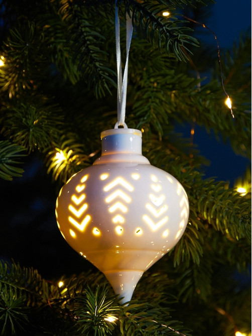 Ёлочный шар с подсветкой «Орнамент», 10.7×8.5×8.5 см, 1 LED, керамика, от батареек LR44×3, керамика, свечение тёплое белое